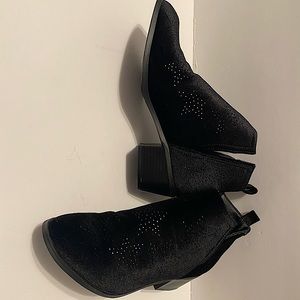 Black Velvet with embellished Stars, Slip-On, Ankle Booties.